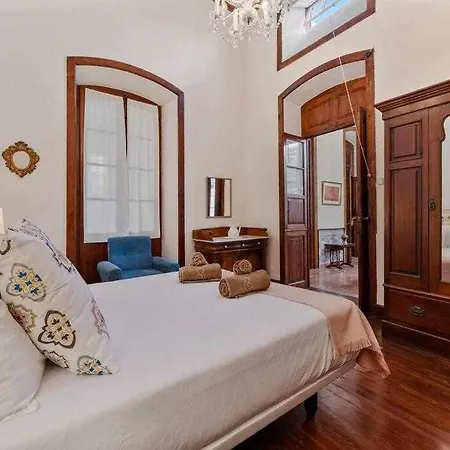 ** Valls De Quintana ** Casa Emblemática Arrecife (Lanzarote)